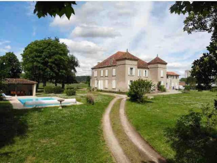 Chateau D'Issandou Golfech Exterior photo